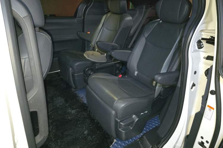 Used Toyota Granvia 2023 2.5L Hybrid Prestige VIP Edition Left Rear Seat