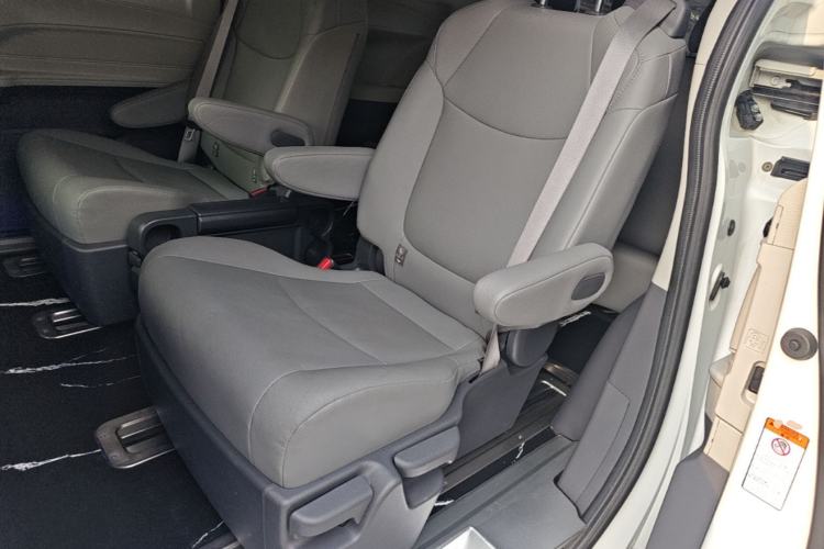 Used Toyota Granvia 2023 2.5L Hybrid Luxury Edition Left Rear Seat