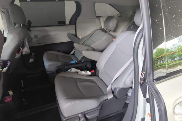 Used Toyota Granvia 2023 2.5L Hybrid Comfort Edition Left Rear Seat