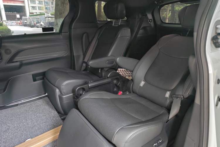 Used Toyota Granvia 2023 2.5L Hybrid Prestige VIP Edition Left Rear Seat