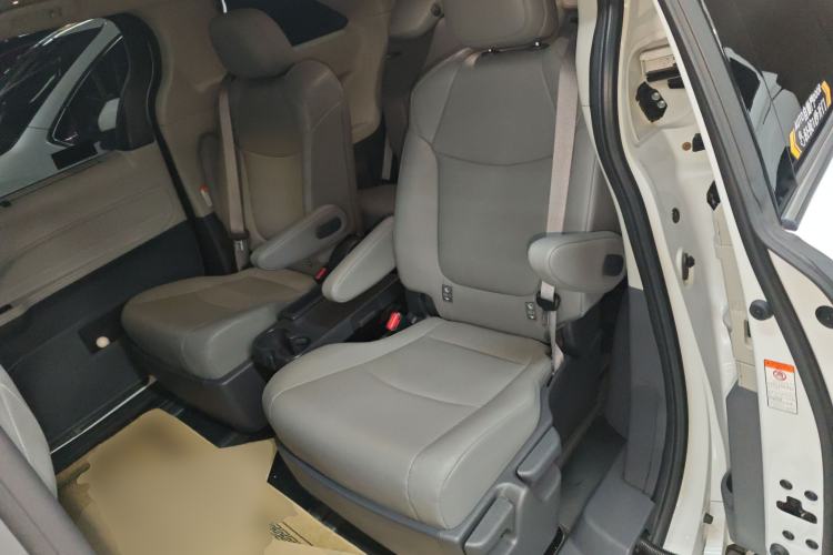 Used Toyota Granvia 2023 2.5L Hybrid Comfort Edition Left Rear Seat