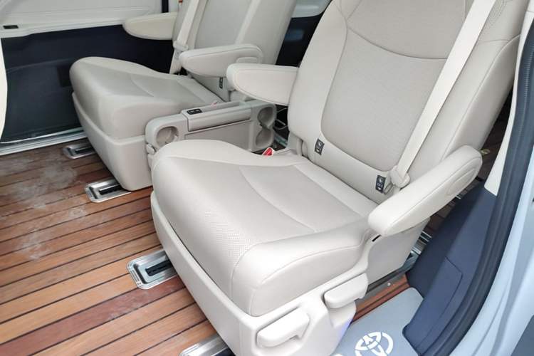 Used Toyota Granvia 2023 2.5L Hybrid Prestige PLUS Edition Left Rear Seat
