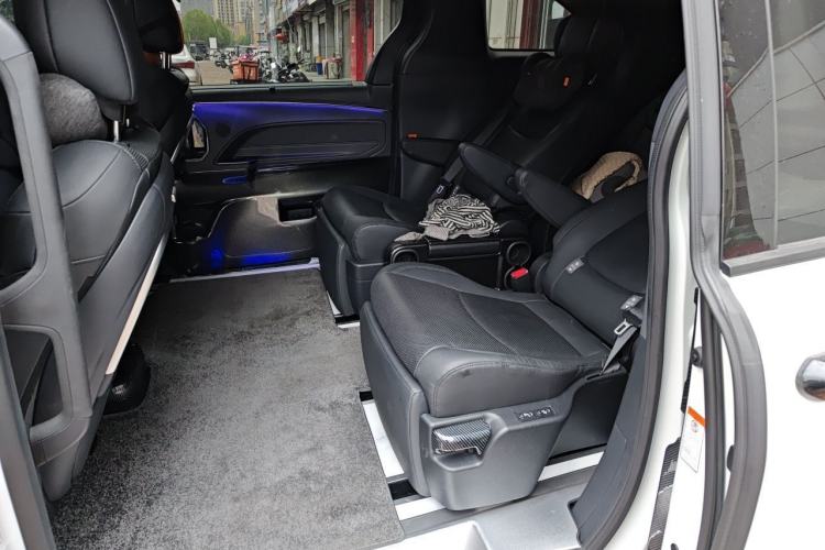 Used Toyota Granvia 2023 2.5L Hybrid Flagship VIP Edition Left Rear Seat