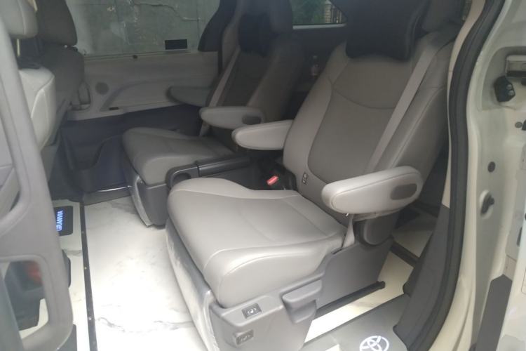 Used Toyota Granvia 2023 2.5L Hybrid Luxury Edition Left Rear Seat