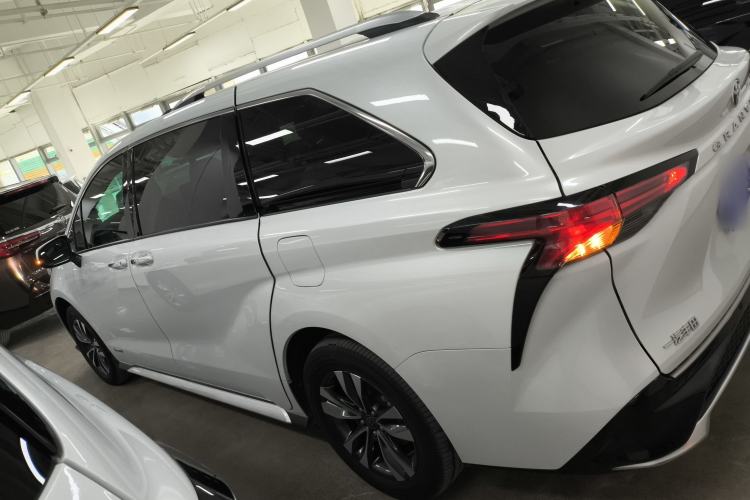 Used Toyota Granvia 2023 2.5L Hybrid Luxury Edition Left Side