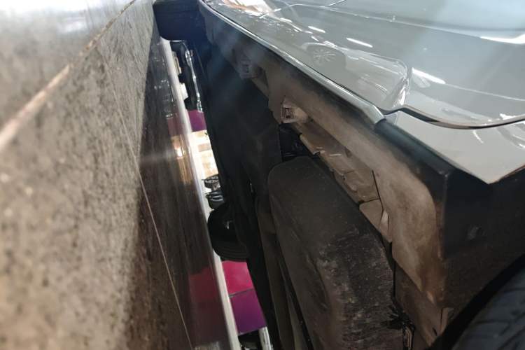 Used Toyota Granvia 2023 2.5L Hybrid Comfort Edition Left Side Sill
