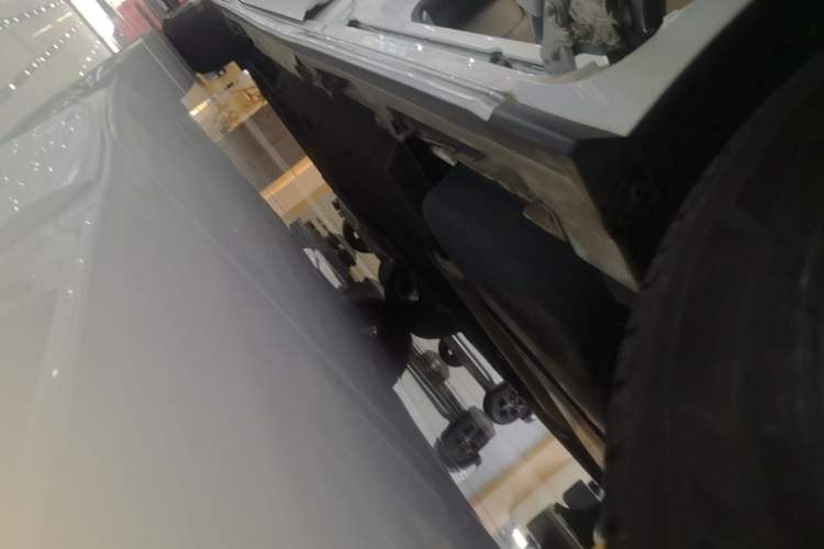 Used Toyota Granvia 2023 2.5L Hybrid Prestige PLUS Edition Left Side Sill
