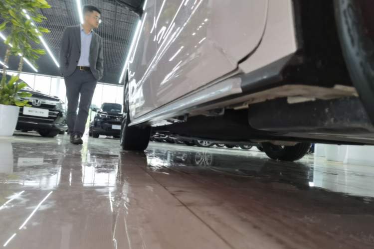 Used Toyota Granvia 2023 2.5L Hybrid Prestige PLUS Edition Left Side Sill