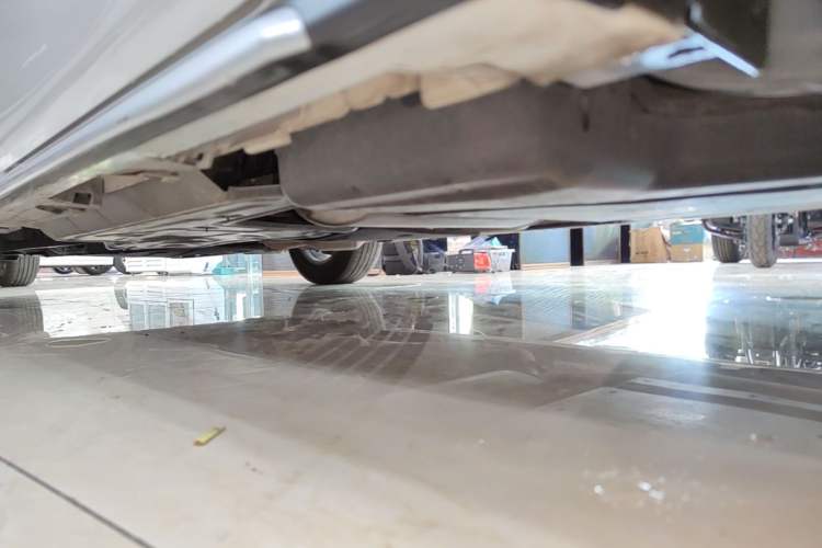 Used Toyota Granvia 2023 2.5L Hybrid Comfort Edition Left Side Sill