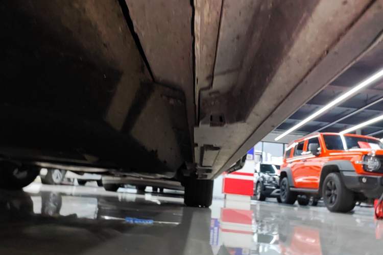 Used Toyota Granvia 2023 2.5L Hybrid Prestige PLUS Edition Left Side Sill