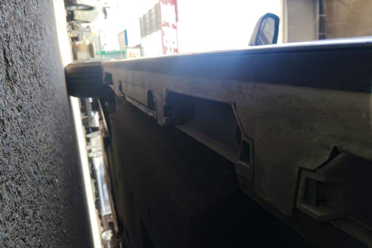 Used Toyota Granvia 2023 2.5L Hybrid Luxury Edition Left Side Sill