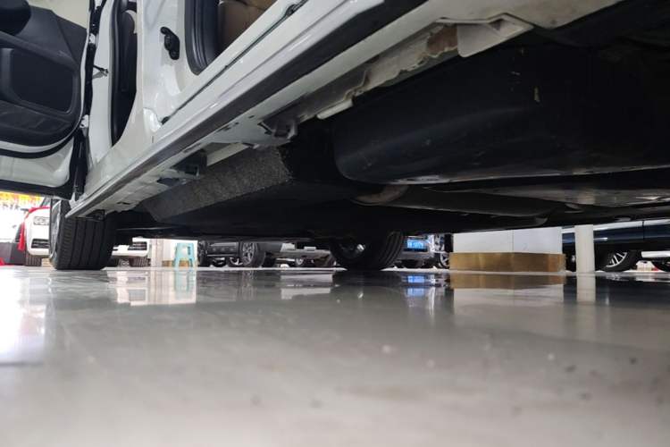 Used Toyota Granvia 2023 2.5L Hybrid Prestige VIP Edition Left Side Sill