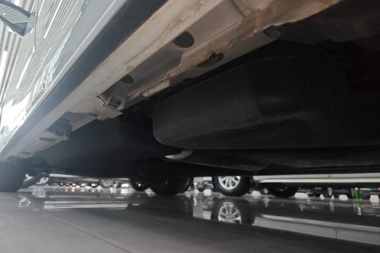 Used Toyota Granvia 2023 2.5L Hybrid Prestige PLUS Edition Left Side Sill
