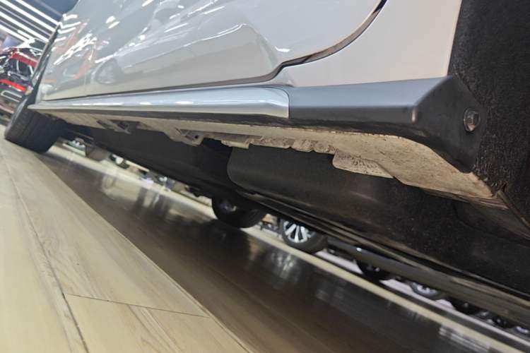 Used Toyota Granvia 2023 2.5L Hybrid Prestige PLUS Edition Left Side Sill