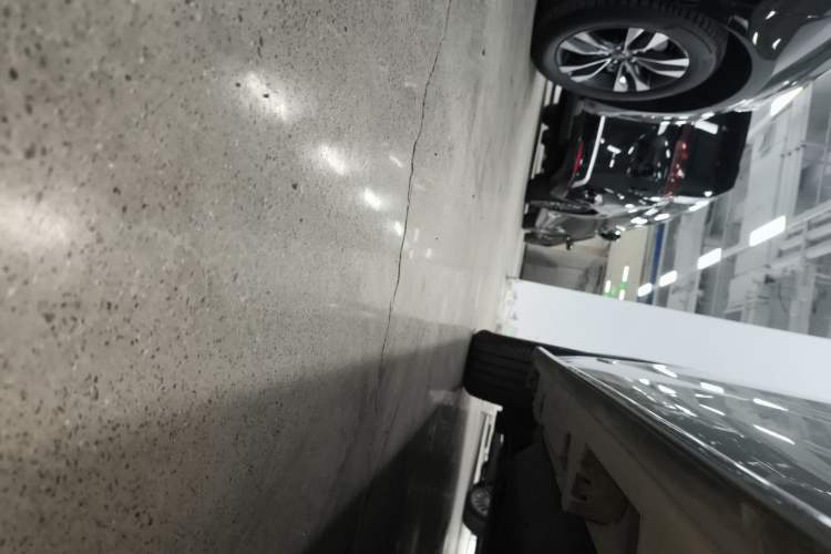 Used Toyota Granvia 2023 2.5L Hybrid Luxury Edition Left Side Sill