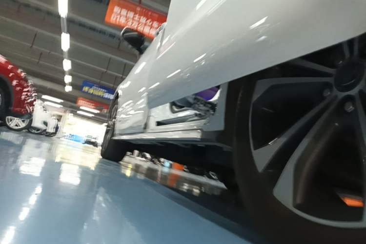 Used Toyota Granvia 2023 2.5L Hybrid Prestige PLUS Edition Left Side Sill