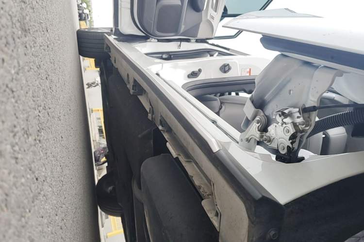 Used Toyota Granvia 2023 2.5L Hybrid Prestige PLUS Edition Left Side Sill