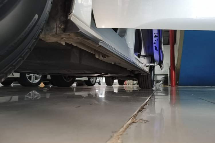 Used Toyota Granvia 2023 2.5L Hybrid Comfort Edition Left Side Sill