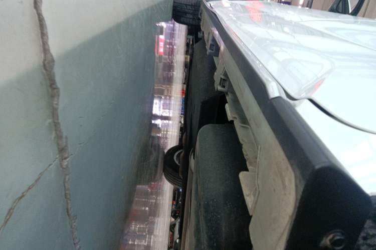 Used Toyota Granvia 2023 2.5L Hybrid Comfort Edition Left Side Sill