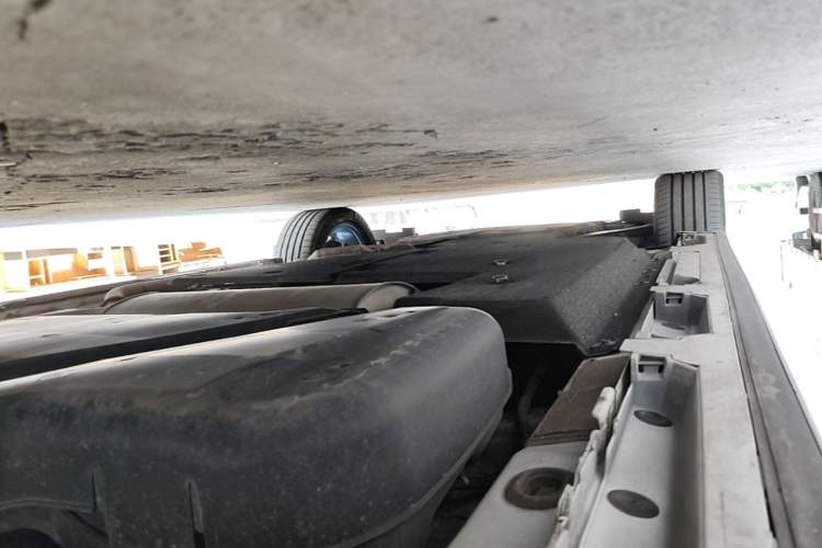 Used Toyota Granvia 2023 2.5L Hybrid Prestige PLUS Edition Left Side Sill