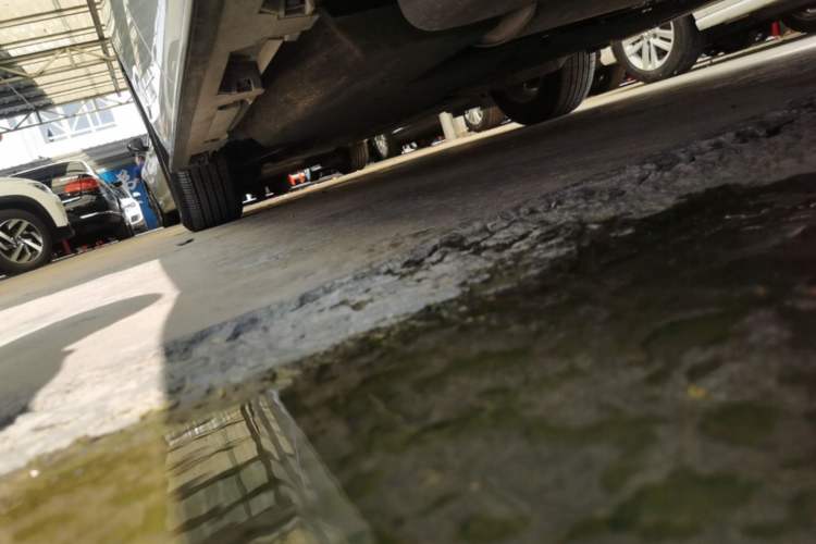 Used Toyota Granvia 2023 2.5L Hybrid Comfort Edition Left Side Sill