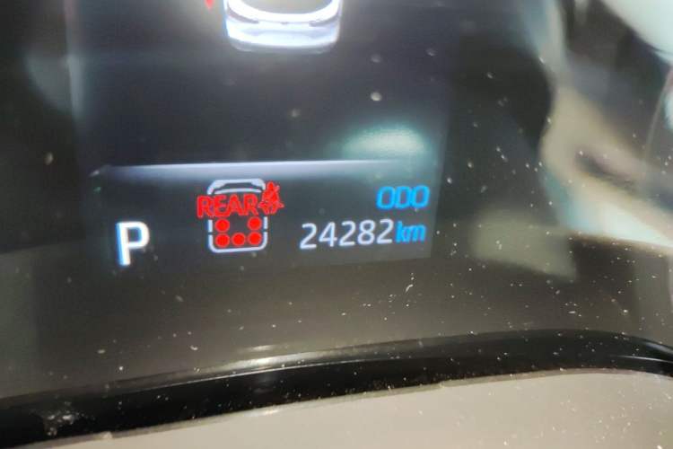 Used Toyota Granvia 2023 2.5L Hybrid Prestige PLUS Edition Odometer Close Up