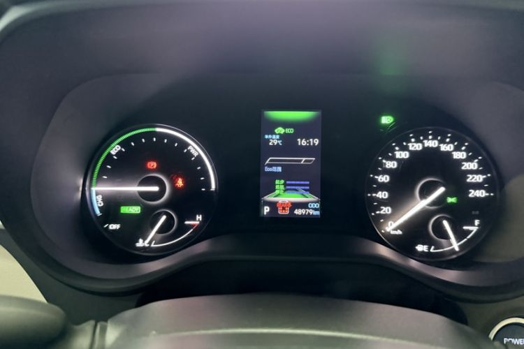 Used Toyota Granvia 2023 2.5L Hybrid Prestige PLUS Edition Odometer Close Up