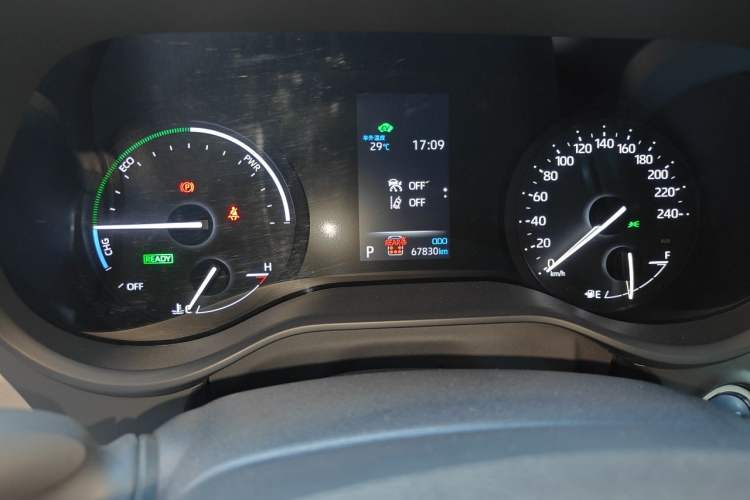 Used Toyota Granvia 2023 2.5L Hybrid Prestige PLUS Edition Odometer Close Up