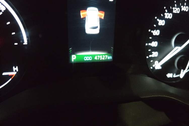 Used Toyota Granvia 2023 2.5L Hybrid Prestige VIP Edition Odometer Close Up
