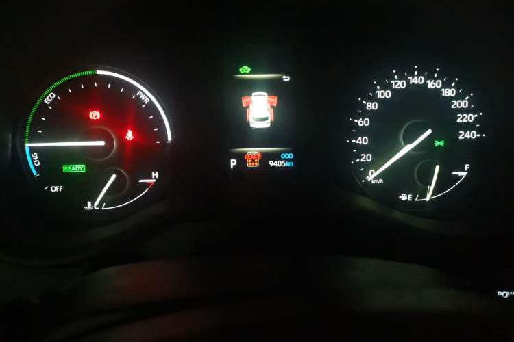 Used Toyota Granvia 2023 2.5L Hybrid Comfort Edition Odometer Close Up