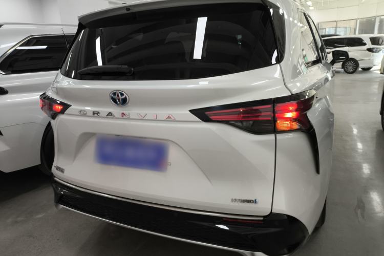 Used Toyota Granvia 2023 2.5L Hybrid Luxury Edition Rear