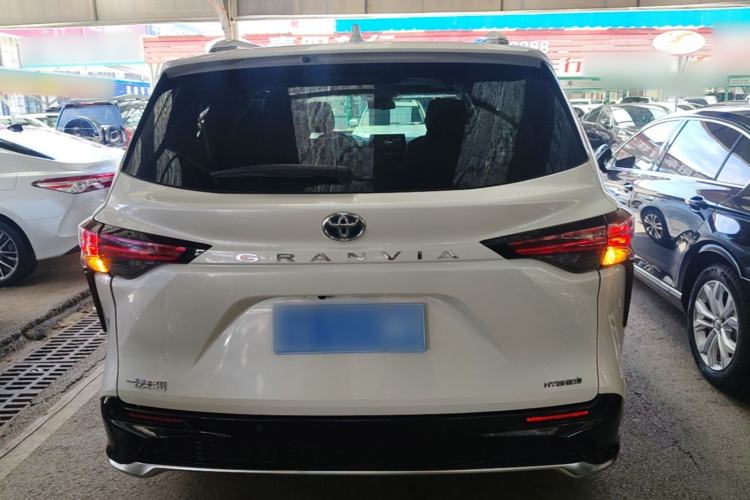 Used Toyota Granvia 2023 2.5L Hybrid Luxury Edition Rear