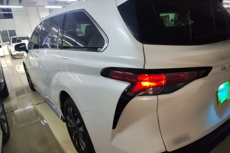 Used Toyota Granvia 2023 2.5L Hybrid Luxury Edition Rear Left 45 Deg
