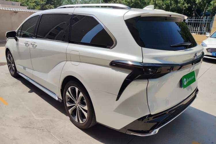 Used Toyota Granvia 2023 2.5L Hybrid Prestige PLUS Edition Rear Left 45 Deg
