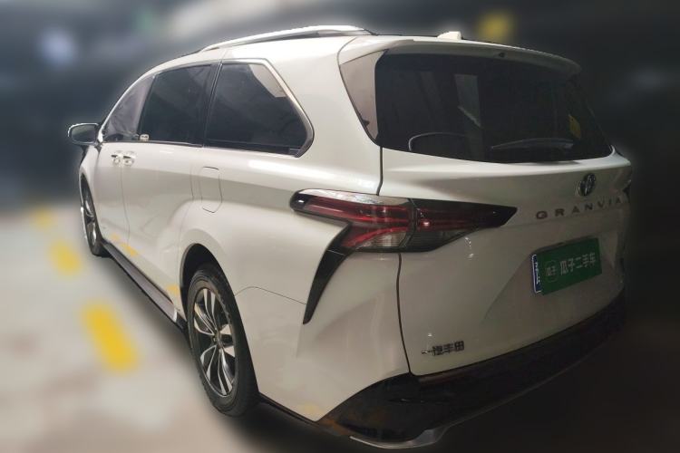 Used Toyota Granvia 2023 2.5L Hybrid Luxury Edition Rear Left 45 Deg