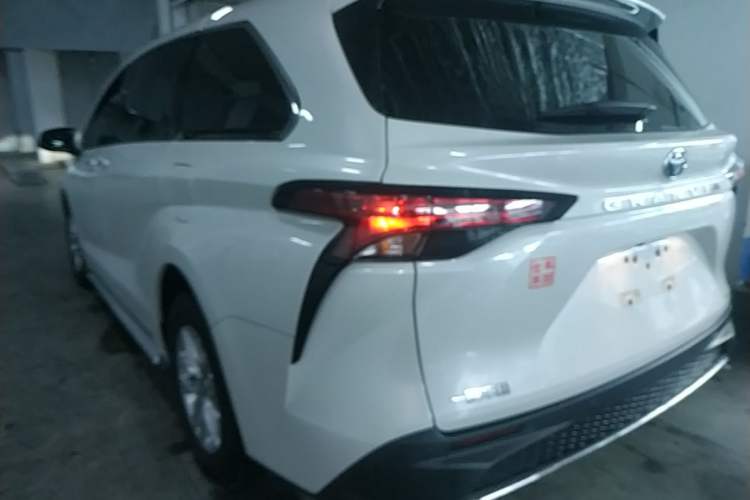Used Toyota Granvia 2023 2.5L Hybrid Comfort Edition Rear Left 45 Deg