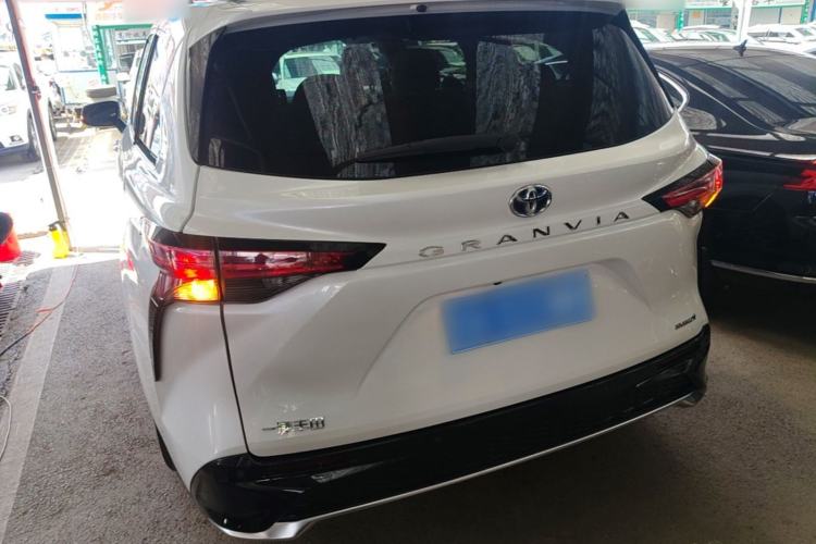 Used Toyota Granvia 2023 2.5L Hybrid Luxury Edition Rear Left 45 Deg