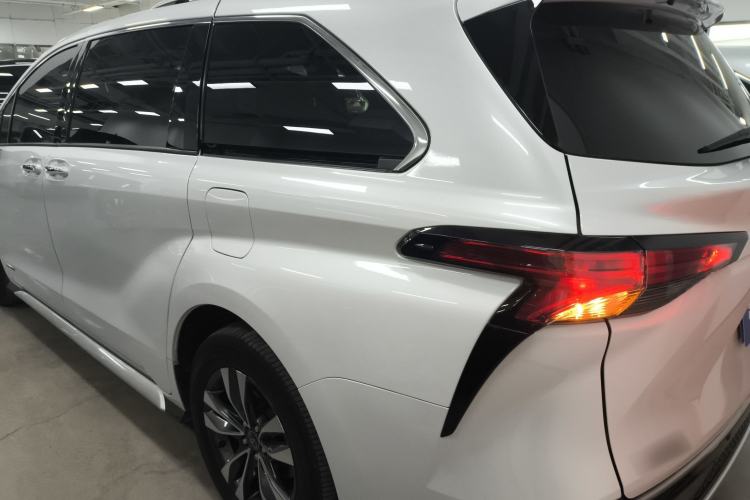 Used Toyota Granvia 2023 2.5L Hybrid Luxury Edition Rear Left 45 Deg