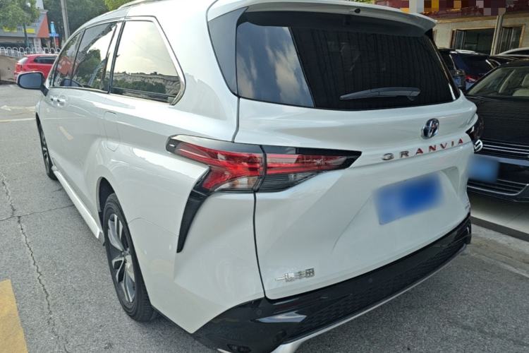 Used Toyota Granvia 2023 2.5L Hybrid Luxury Edition Rear Left 45 Deg
