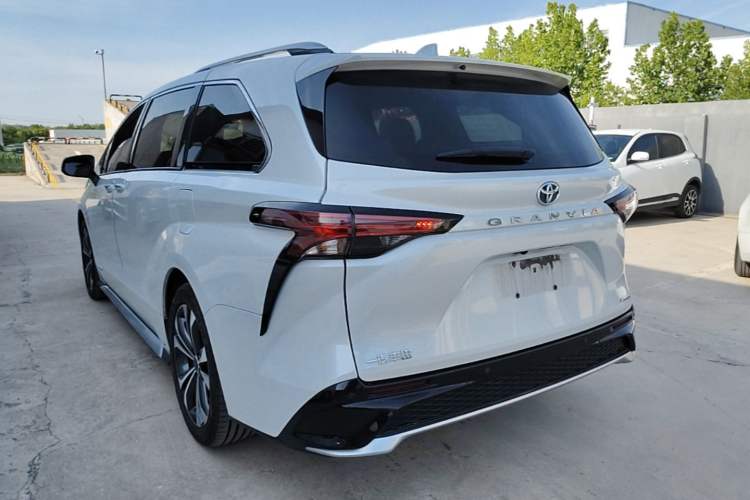 Used Toyota Granvia 2023 2.5L Hybrid Prestige PLUS Edition Rear Left 45 Deg