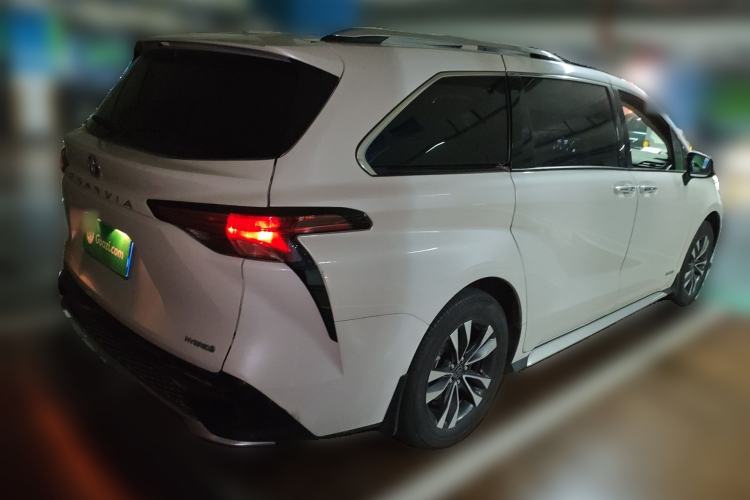 Used Toyota Granvia 2023 2.5L Hybrid Luxury Edition Rear Right 45 Deg