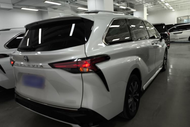 Used Toyota Granvia 2023 2.5L Hybrid Luxury Edition Rear Right 45 Deg