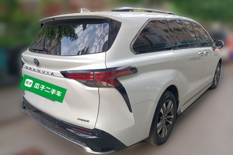 Used Toyota Granvia 2023 2.5L Hybrid Luxury Edition Rear Right 45 Deg