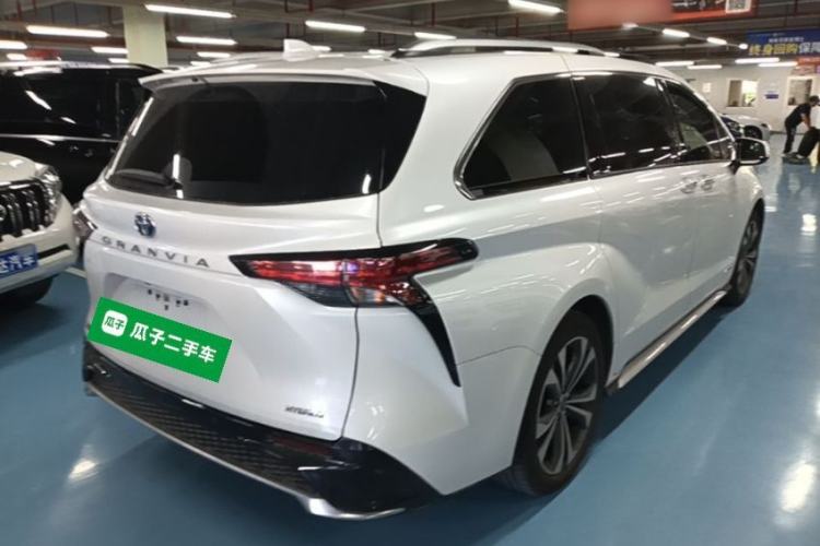 Used Toyota Granvia 2023 2.5L Hybrid Prestige PLUS Edition Rear Right 45 Deg