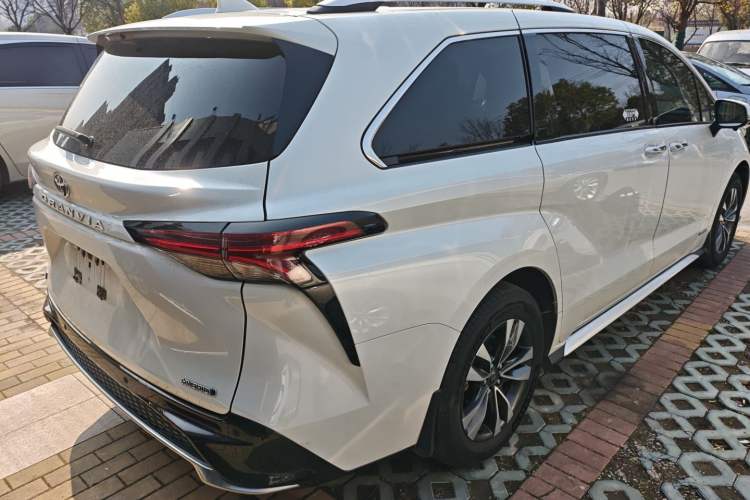 Used Toyota Granvia 2023 2.5L Hybrid Luxury Edition Rear Right 45 Deg