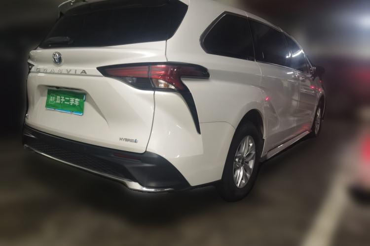 Used Toyota Granvia 2023 2.5L Hybrid Comfort Edition Rear Right 45 Deg
