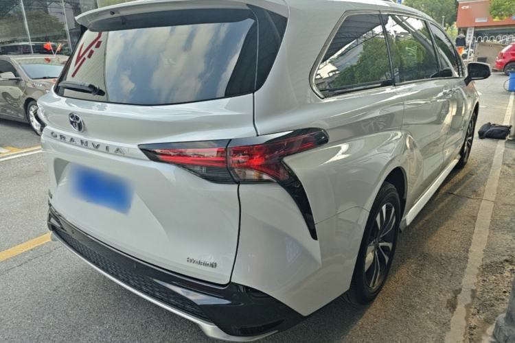 Used Toyota Granvia 2023 2.5L Hybrid Luxury Edition Rear Right 45 Deg