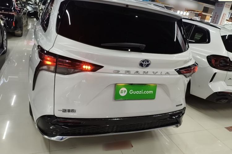 Used Toyota Granvia 2023 2.5L Hybrid Luxury Edition Rear