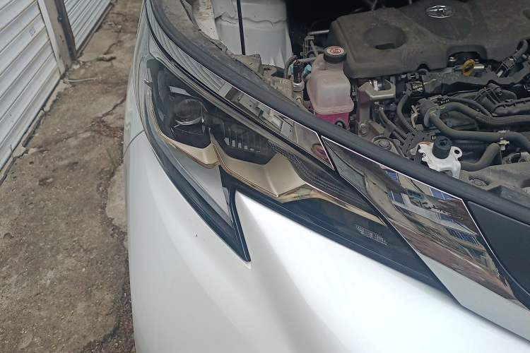 Used Toyota Granvia 2023 2.5L Hybrid Comfort Edition Right Front Headlight
