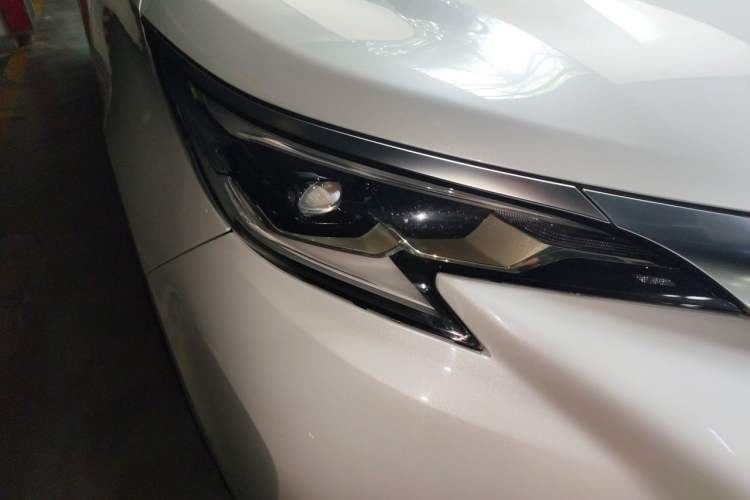 Used Toyota Granvia 2023 2.5L Hybrid Luxury Edition Right Front Headlight